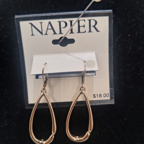 Napier NWT Goldtone Teardrop Shape Pierced Earrings - Picture 2 of 3